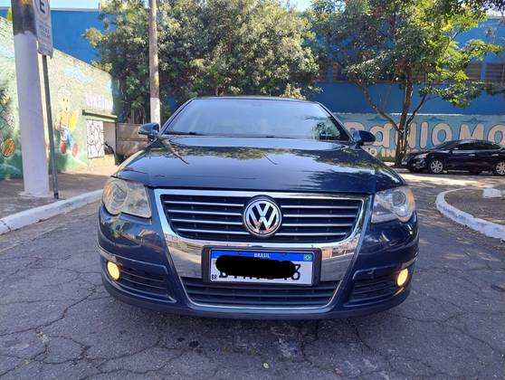 VOLKSWAGEN PASSAT 2.0 FSI COMFORTLINE 16V GASOLINA 4P TIPTRONIC VOLKSWAGEN PASSAT 2.0 FSI COMFORTLINE 16V GASOLINA 4P TIPTRONIC